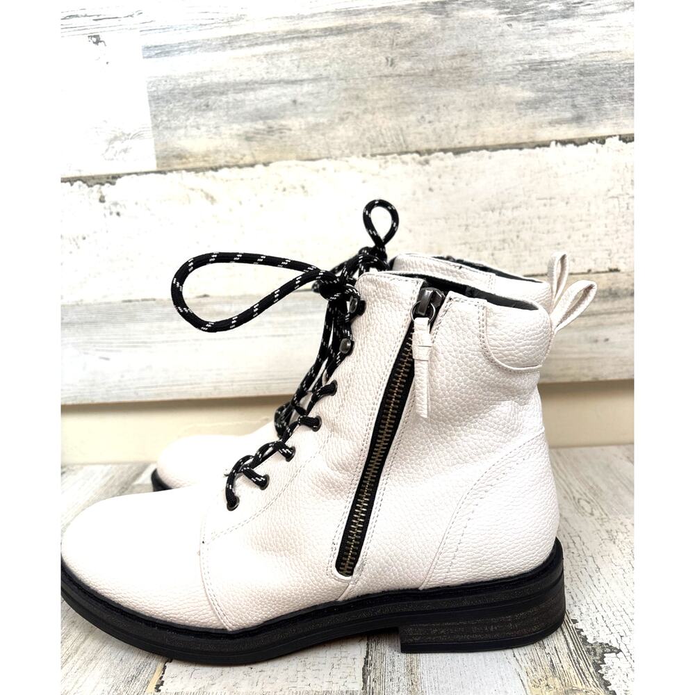 Baretraps White Faux Leather Combat Chelsea Boots Amysue Womens 9.5 Chunky